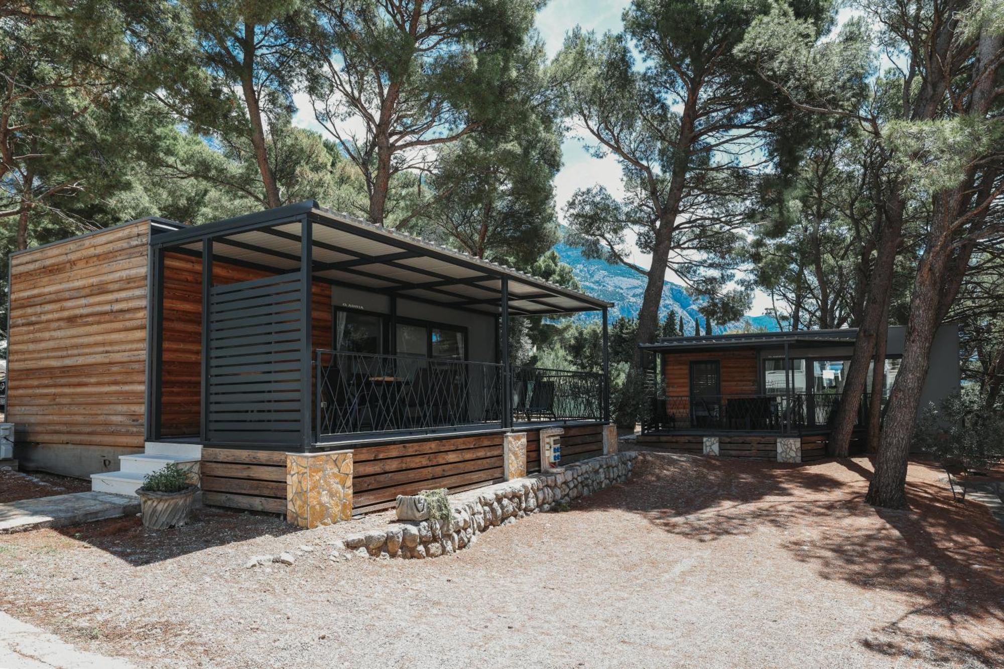 Apartments And Mobile Homes Makarska Eksteriør billede