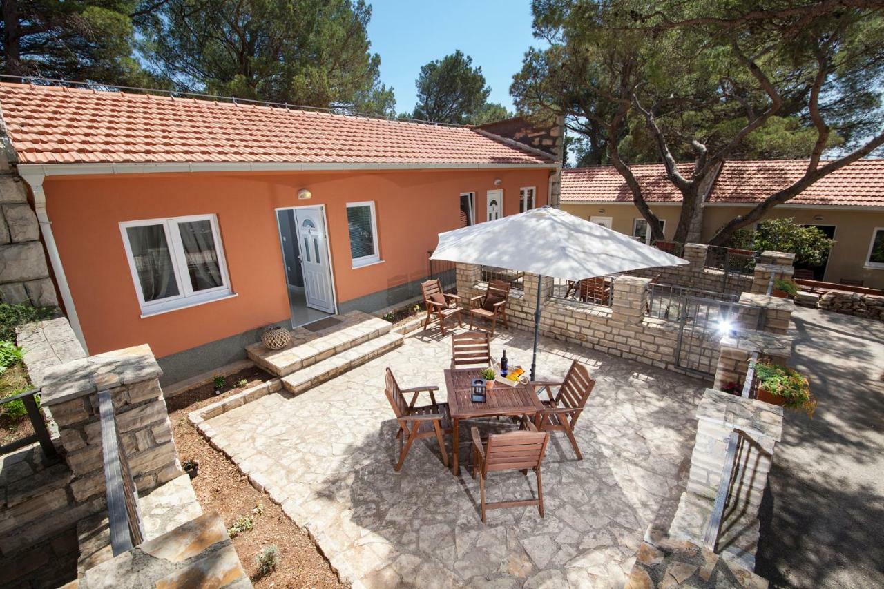 Apartments And Mobile Homes Makarska Eksteriør billede