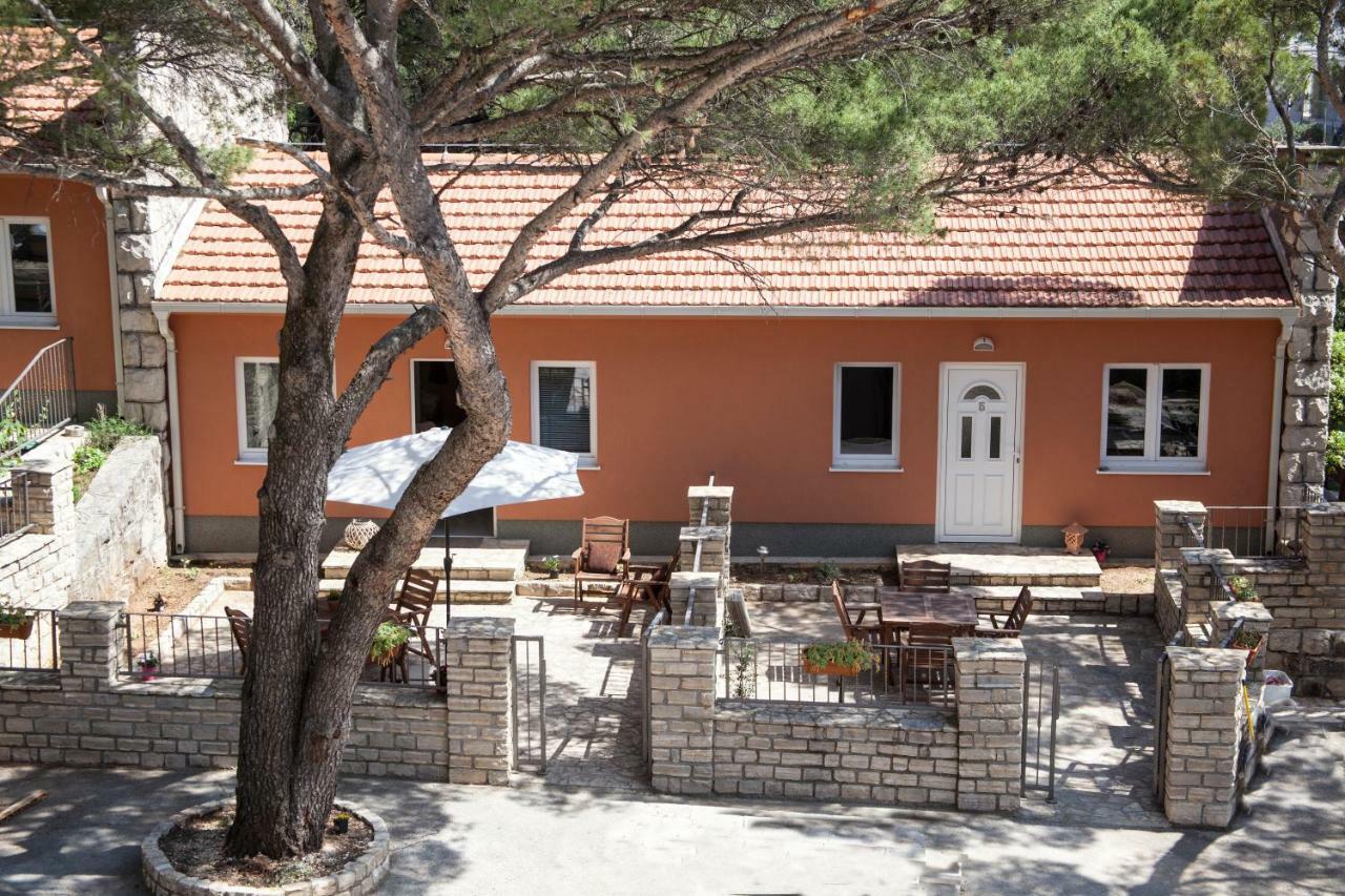 Apartments And Mobile Homes Makarska Eksteriør billede