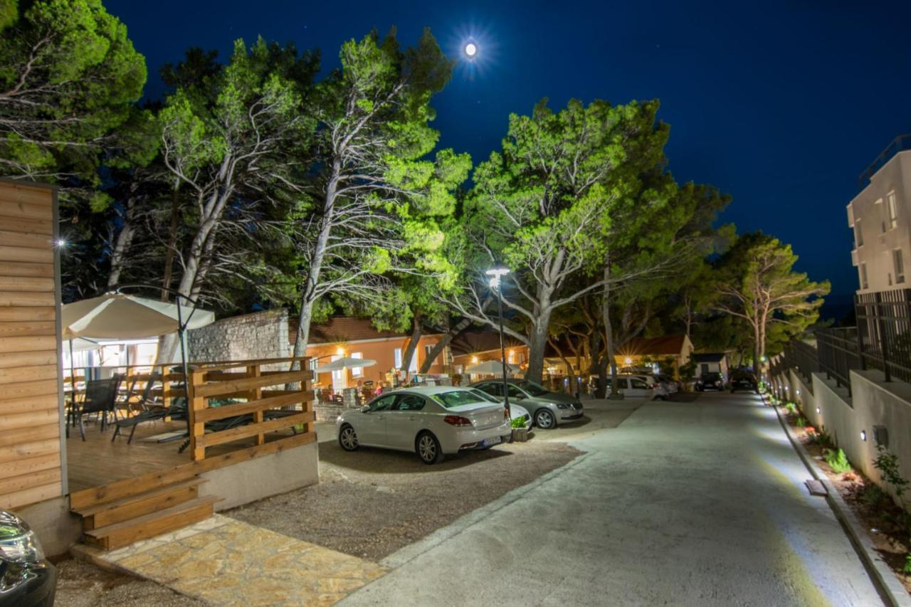Apartments And Mobile Homes Makarska Eksteriør billede